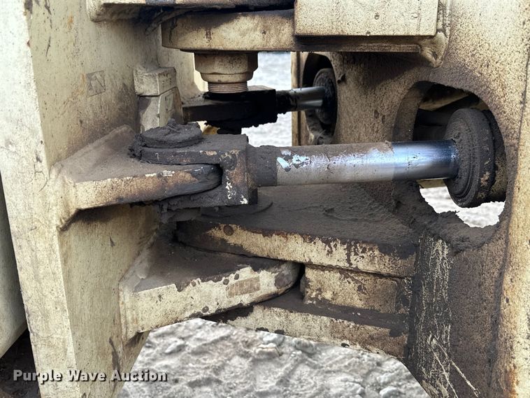 image for item EH3846 1992 Ingersoll Rand SD70F single drum vibratory roller