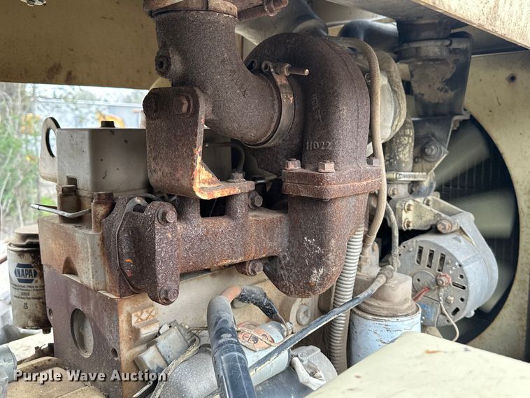 image for item EH3846 1992 Ingersoll Rand SD70F single drum vibratory roller