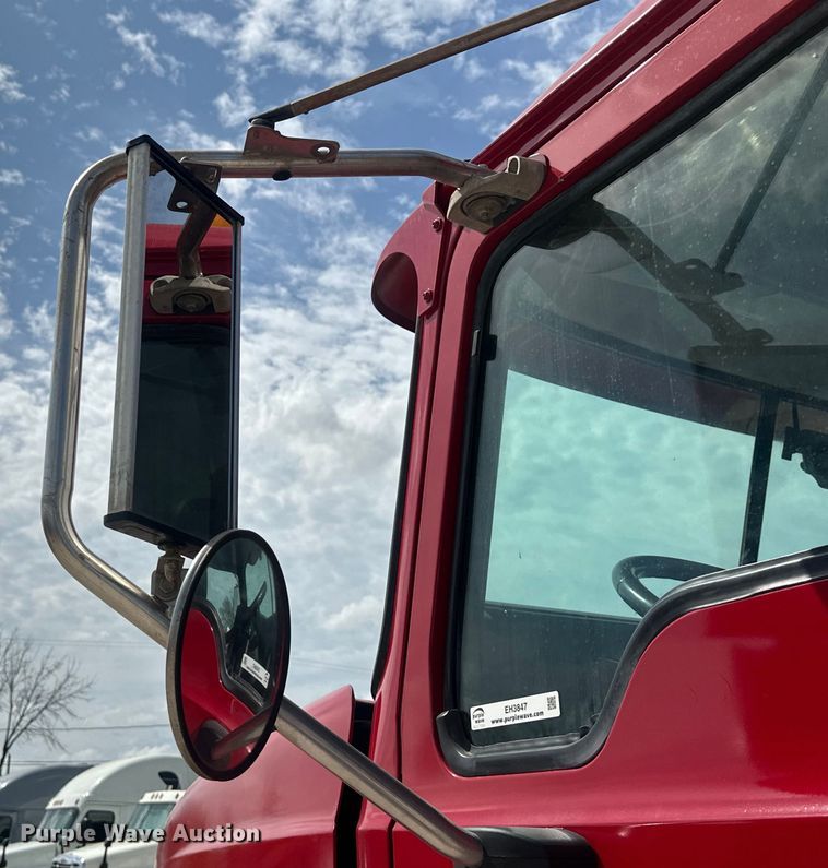 image for item EH3847 2008 Mack CHU613 dump truck