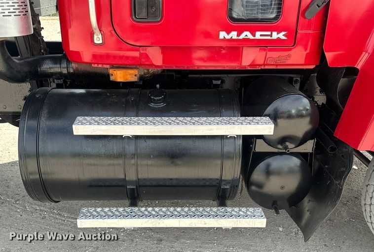 image for item EH3847 2008 Mack CHU613 dump truck