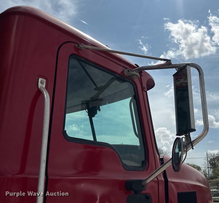 image for item EH3847 2008 Mack CHU613 dump truck