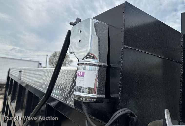 image for item EH3847 2008 Mack CHU613 dump truck