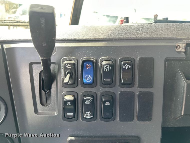 image for item EH3847 2008 Mack CHU613 dump truck