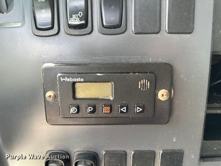 image for item EH3847 2008 Mack CHU613 dump truck