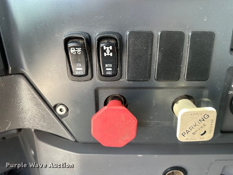 image for item EH3847 2008 Mack CHU613 dump truck