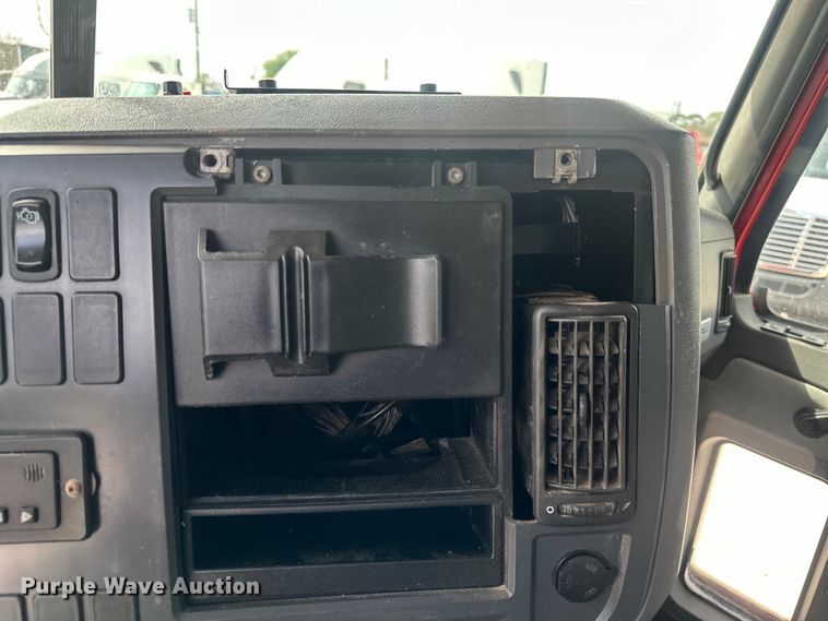 image for item EH3847 2008 Mack CHU613 dump truck