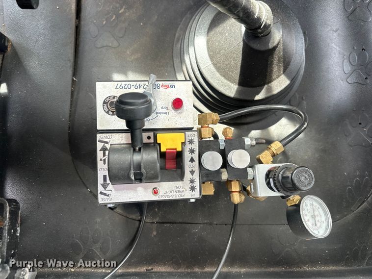 image for item EH3847 2008 Mack CHU613 dump truck