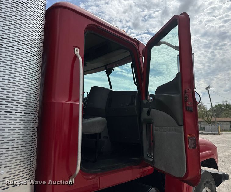 image for item EH3847 2008 Mack CHU613 dump truck