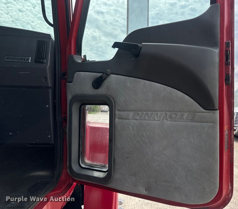 image for item EH3847 2008 Mack CHU613 dump truck