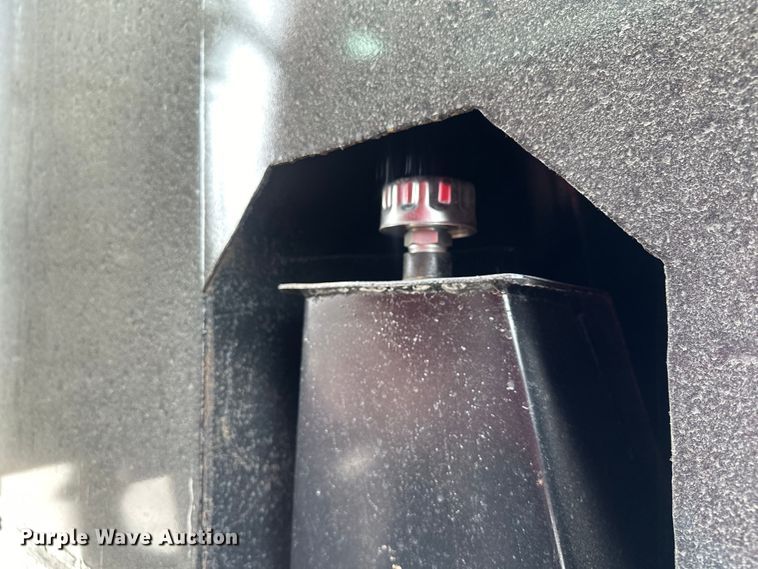 image for item EH3847 2008 Mack CHU613 dump truck