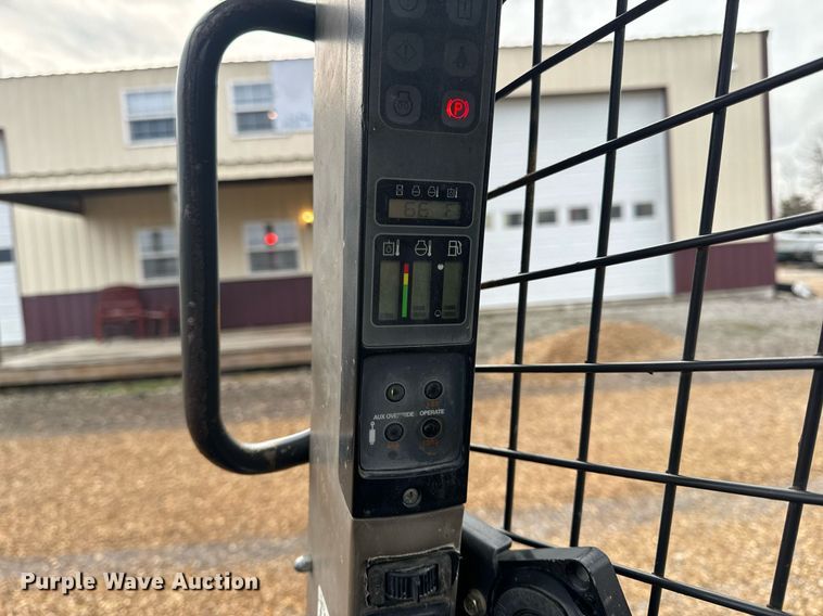 image for item EH6594 2012 Case SR220 skid steer loader