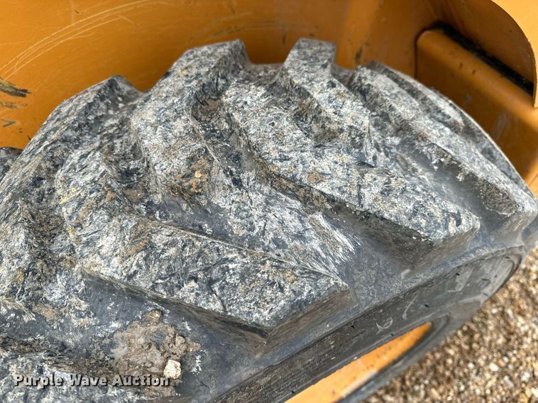 image for item EH6594 2012 Case SR220 skid steer loader