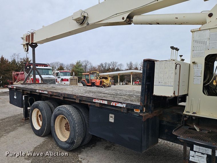 image for item EI3525 1996 Ford L8000 crane truck