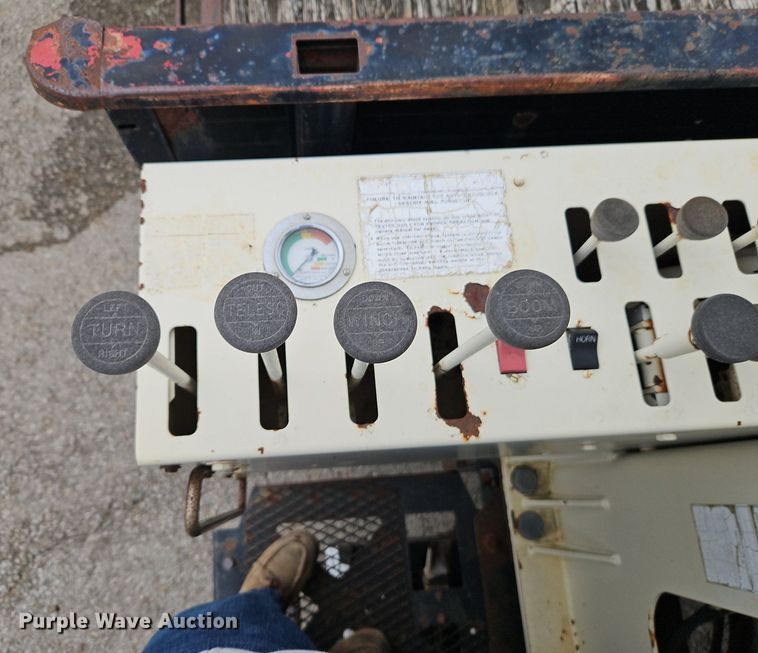 image for item EI3525 1996 Ford L8000 crane truck