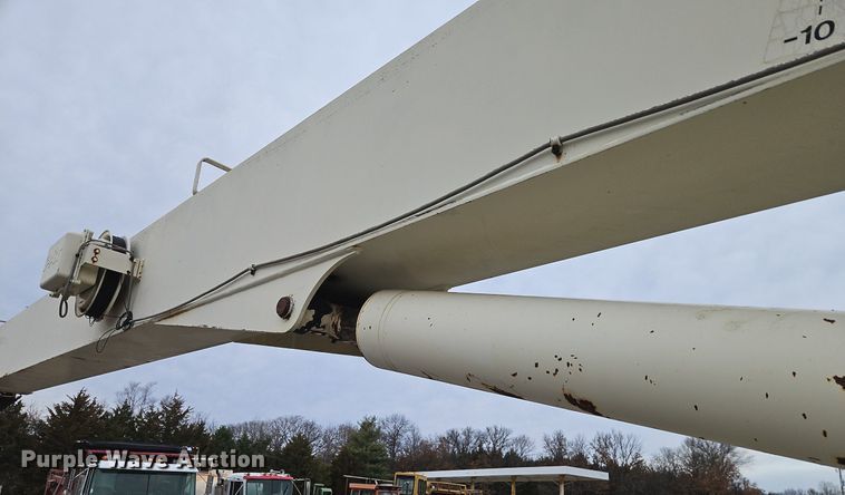 image for item EI3525 1996 Ford L8000 crane truck