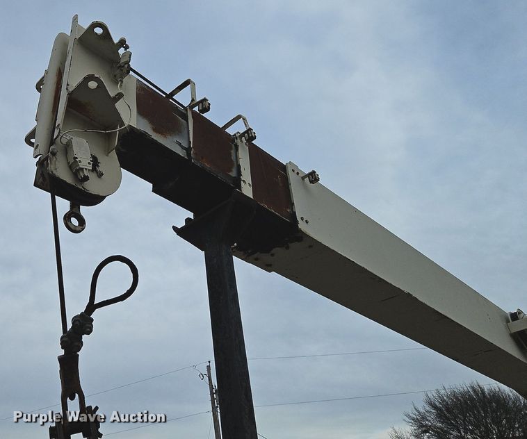 image for item EI3525 1996 Ford L8000 crane truck