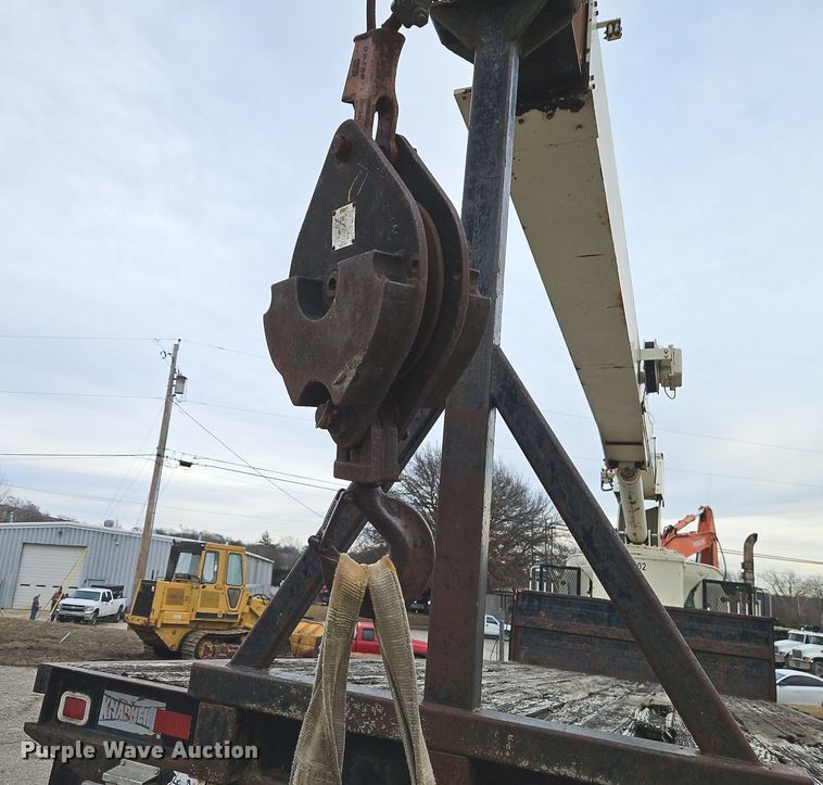 image for item EI3525 1996 Ford L8000 crane truck