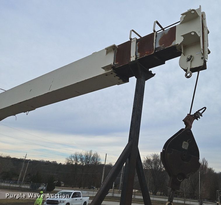 image for item EI3525 1996 Ford L8000 crane truck