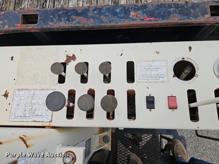 image for item EI3525 1996 Ford L8000 crane truck