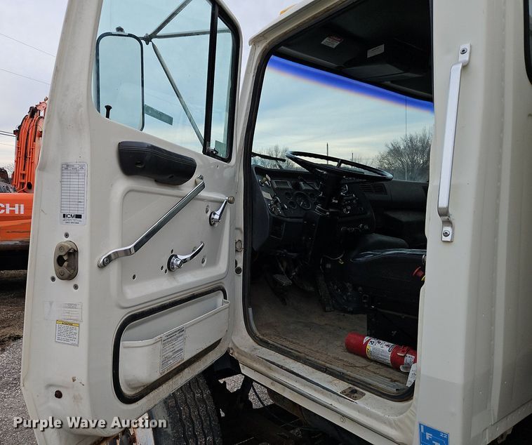 image for item EI3525 1996 Ford L8000 crane truck