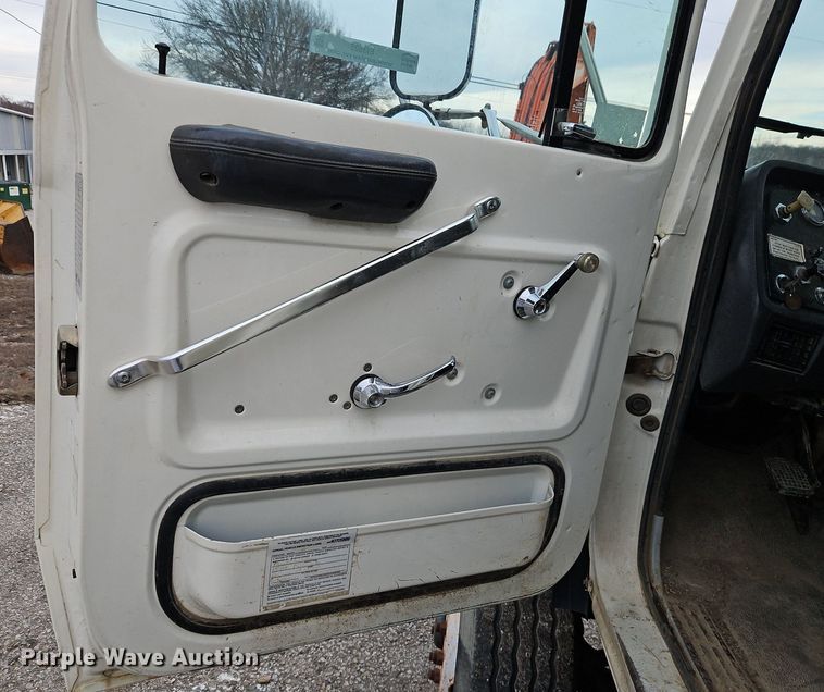 image for item EI3525 1996 Ford L8000 crane truck