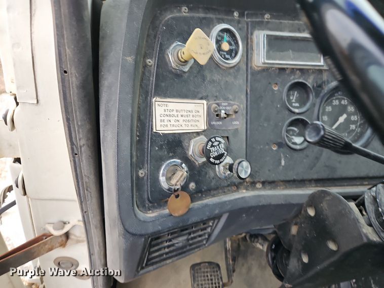 image for item EI3525 1996 Ford L8000 crane truck