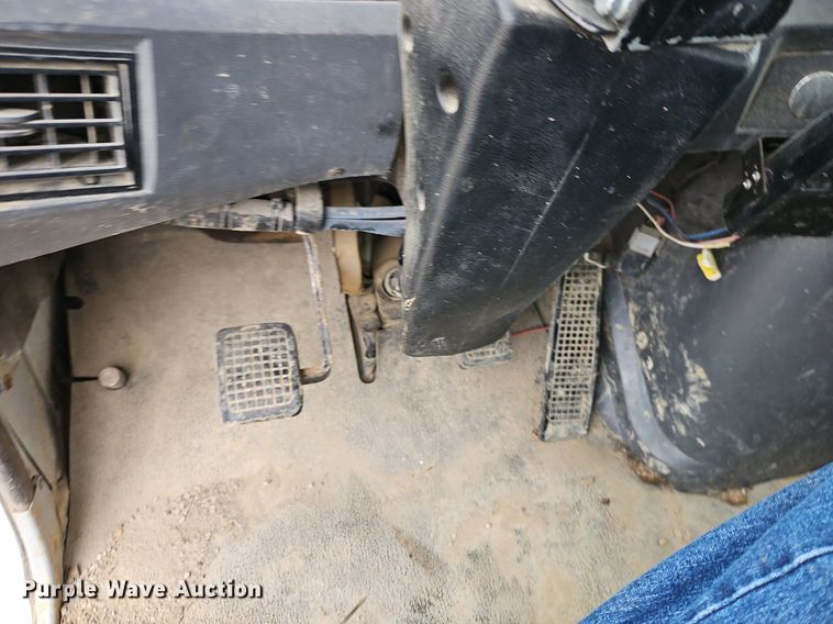 image for item EI3525 1996 Ford L8000 crane truck