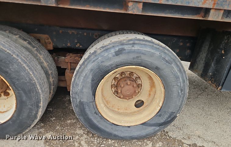 image for item EI3525 1996 Ford L8000 crane truck