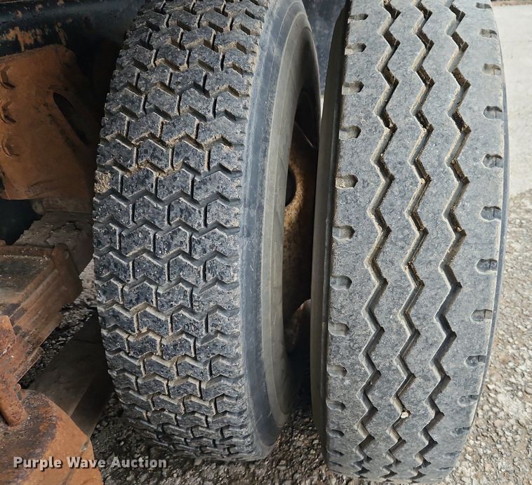 image for item EI3525 1996 Ford L8000 crane truck