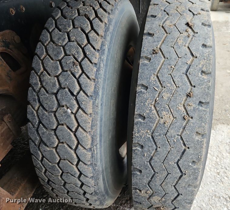 image for item EI3525 1996 Ford L8000 crane truck