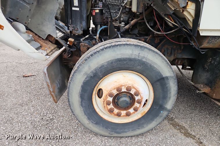 image for item EI3525 1996 Ford L8000 crane truck