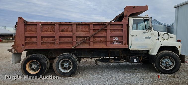 image for item EI3534 1989 Ford L9000 dump truck
