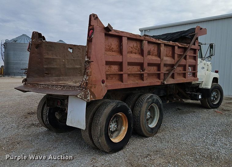 image for item EI3534 1989 Ford L9000 dump truck