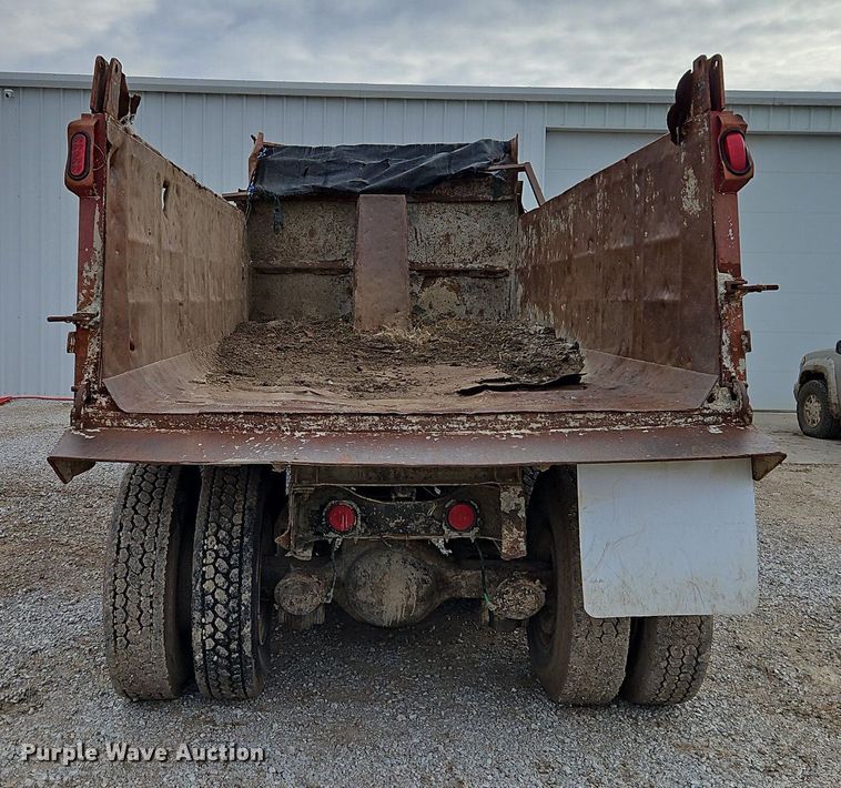 image for item EI3534 1989 Ford L9000 dump truck