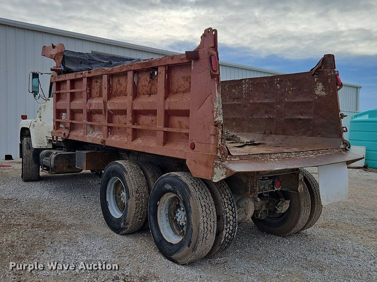 image for item EI3534 1989 Ford L9000 dump truck