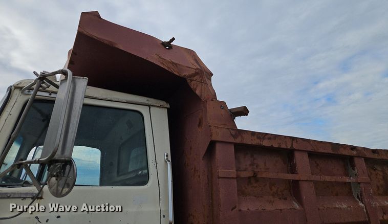 image for item EI3534 1989 Ford L9000 dump truck