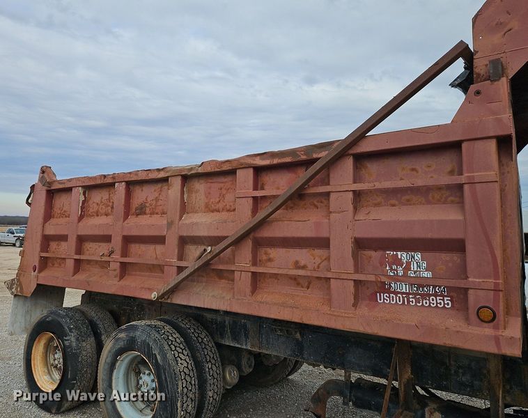 image for item EI3534 1989 Ford L9000 dump truck