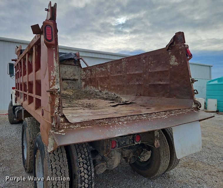 image for item EI3534 1989 Ford L9000 dump truck