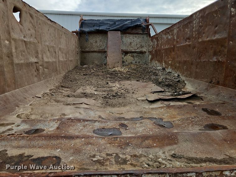 image for item EI3534 1989 Ford L9000 dump truck