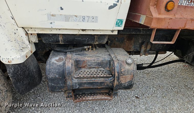 image for item EI3534 1989 Ford L9000 dump truck