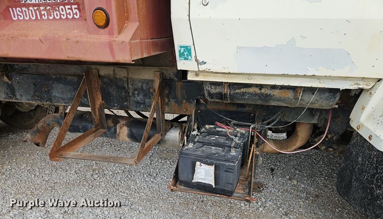 image for item EI3534 1989 Ford L9000 dump truck