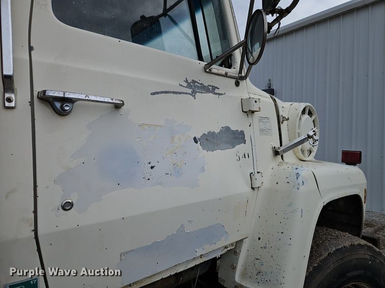 image for item EI3534 1989 Ford L9000 dump truck