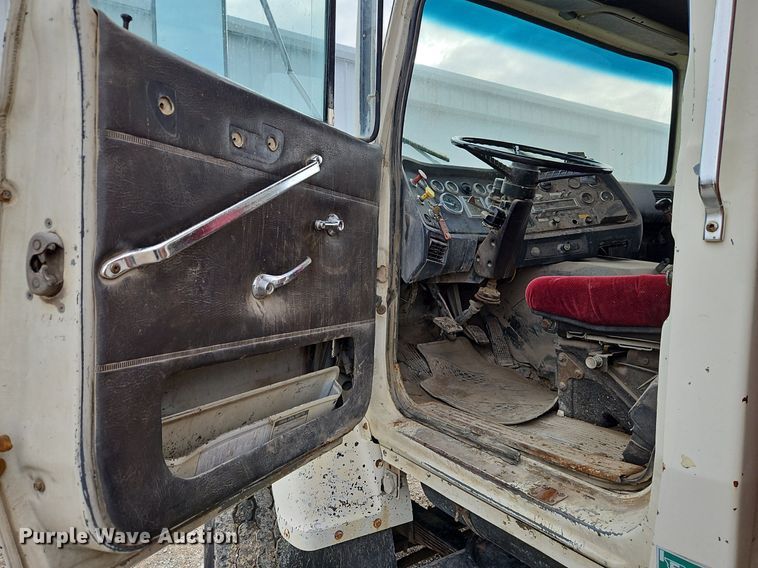 image for item EI3534 1989 Ford L9000 dump truck