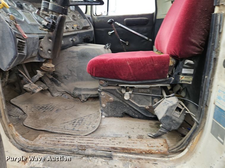 image for item EI3534 1989 Ford L9000 dump truck