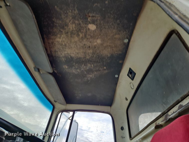 image for item EI3534 1989 Ford L9000 dump truck