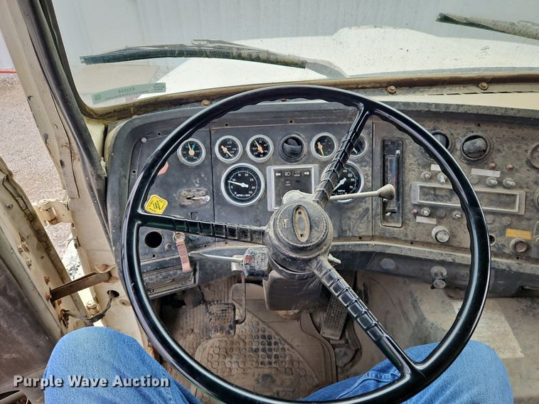 image for item EI3534 1989 Ford L9000 dump truck