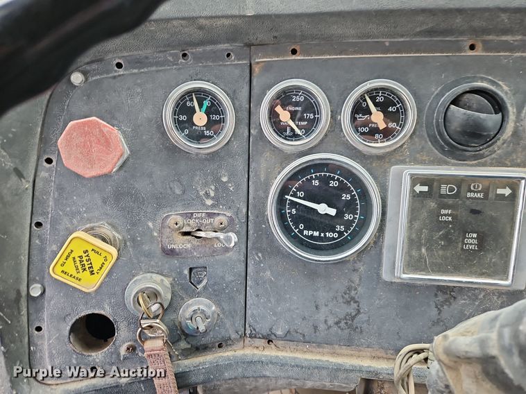 image for item EI3534 1989 Ford L9000 dump truck