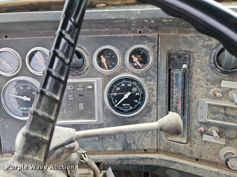 image for item EI3534 1989 Ford L9000 dump truck