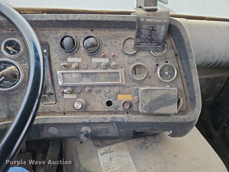 image for item EI3534 1989 Ford L9000 dump truck