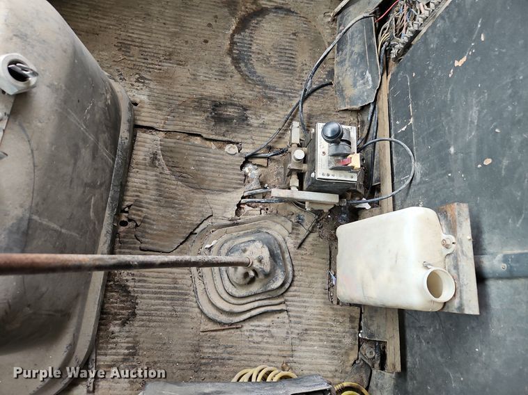 image for item EI3534 1989 Ford L9000 dump truck